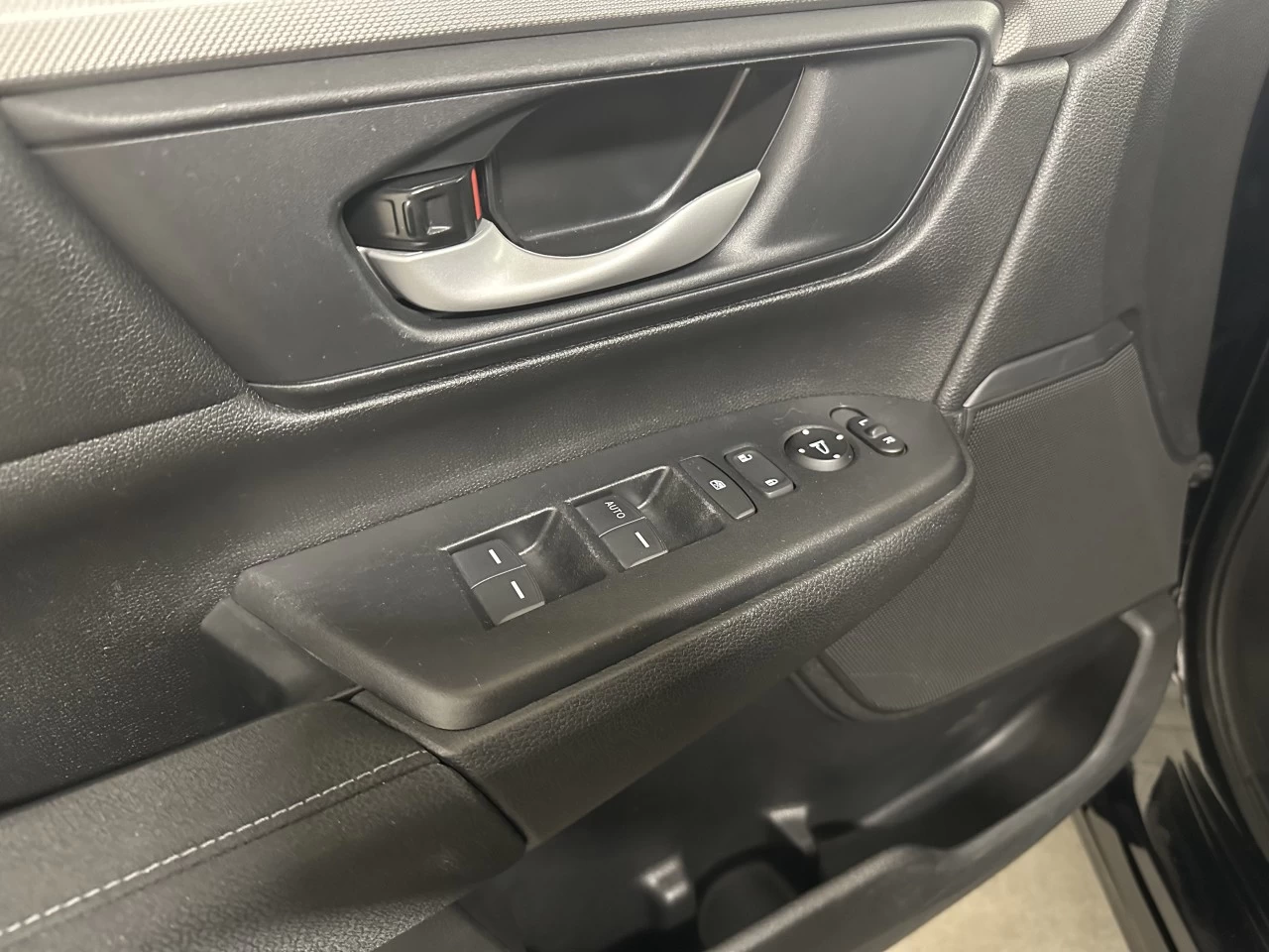 2021 Honda CR-V LX https://www.lombardihonda.com/resize/b990ff35b810a3abc0cc817b2ca24889-1