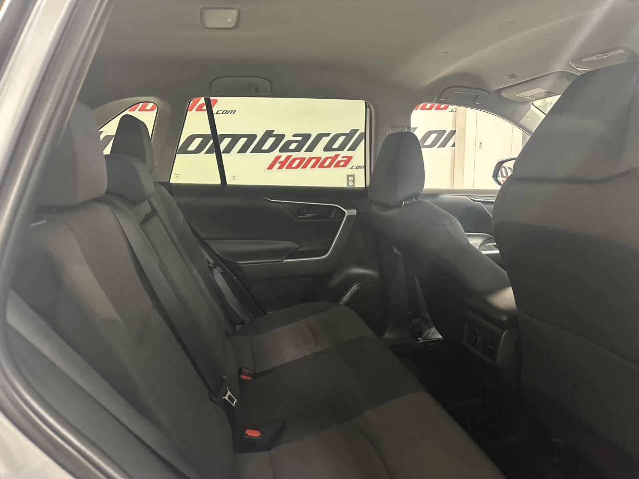 2024 Toyota RAV4 LE Image principale