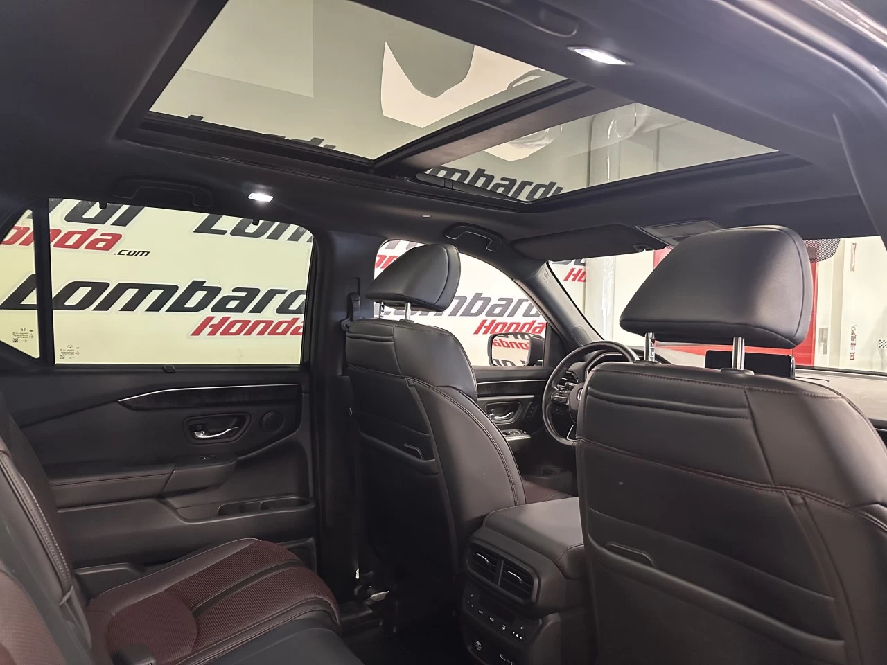 2023 Honda Pilot
                                                    Black Edition Main Image