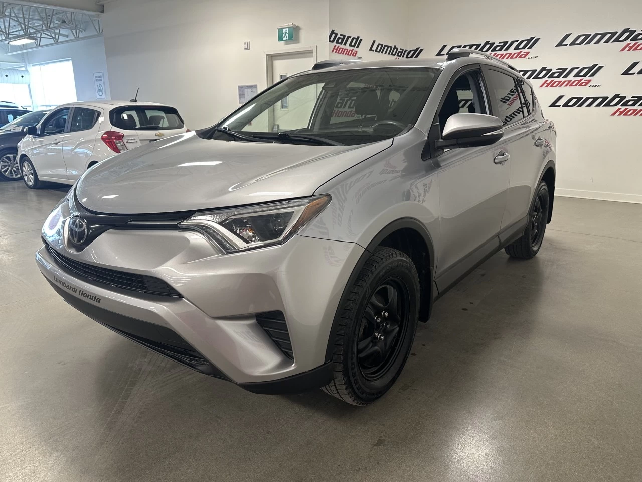 2018 Toyota RAV4 LE Image principale