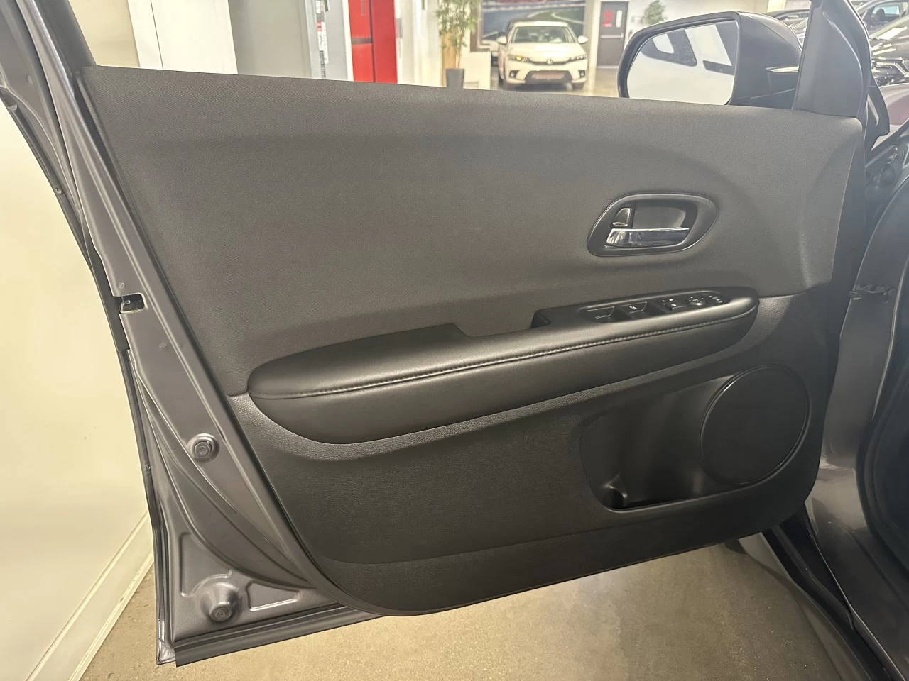 2021 Honda HR-V LX https://www.lombardihonda.com/resize/b990ff35b810a3abc0cc817b2ca24889-1
