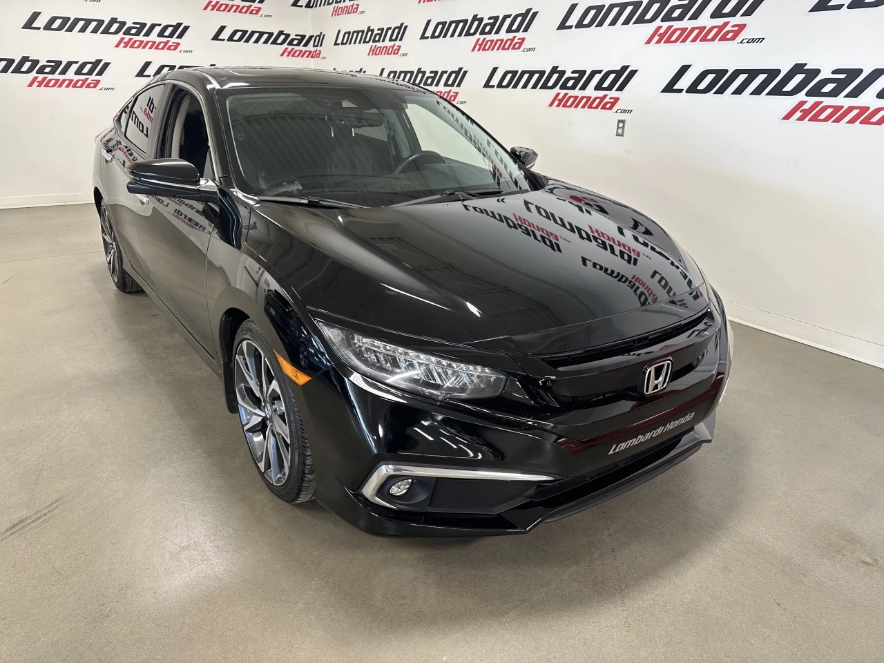 2020 Honda Civic
                                                    Touring Main Image