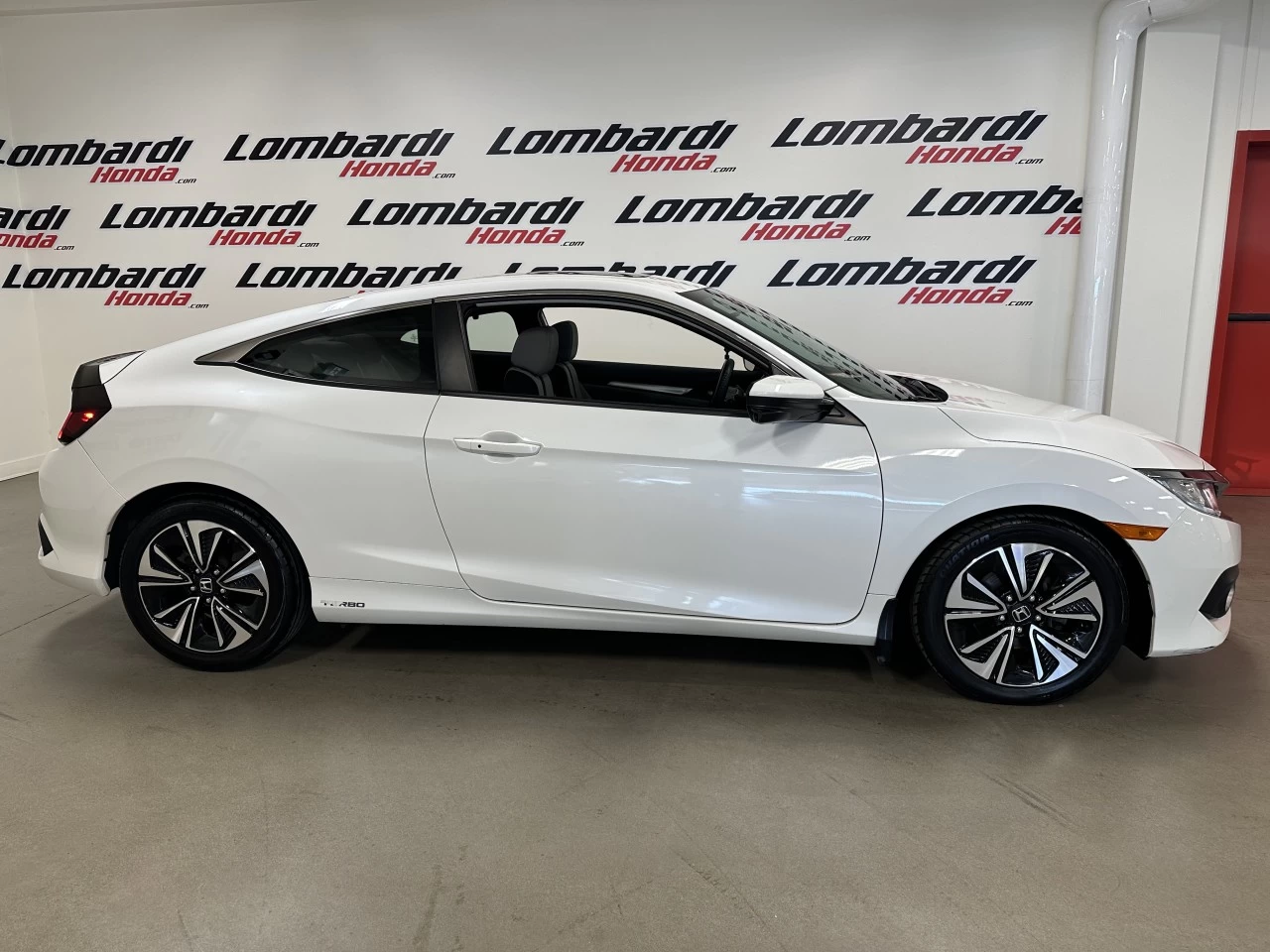 2018 Honda Civic EX Main Image
