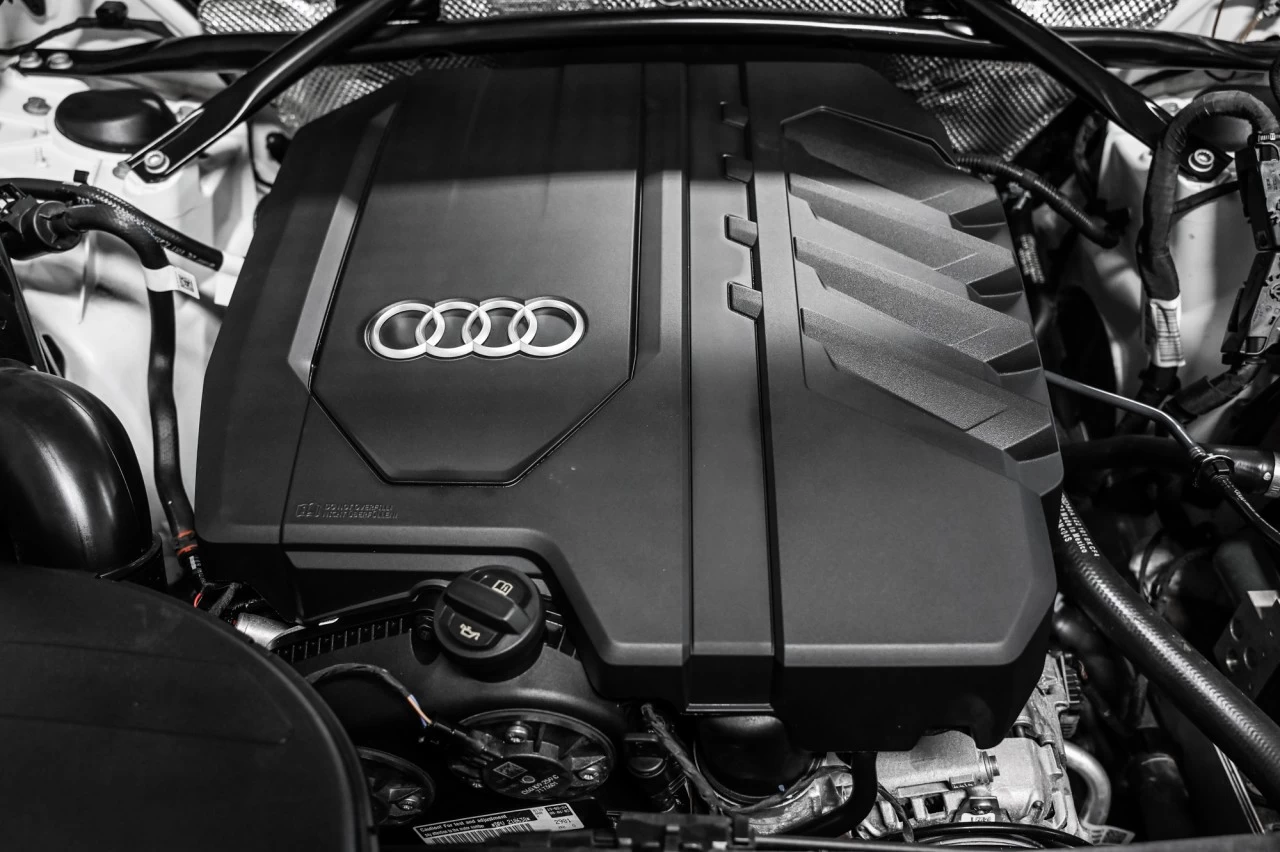 2024 Audi Q5 Komfort https://www.lombardihonda.com/resize/b990ff35b810a3abc0cc817b2ca24889-1