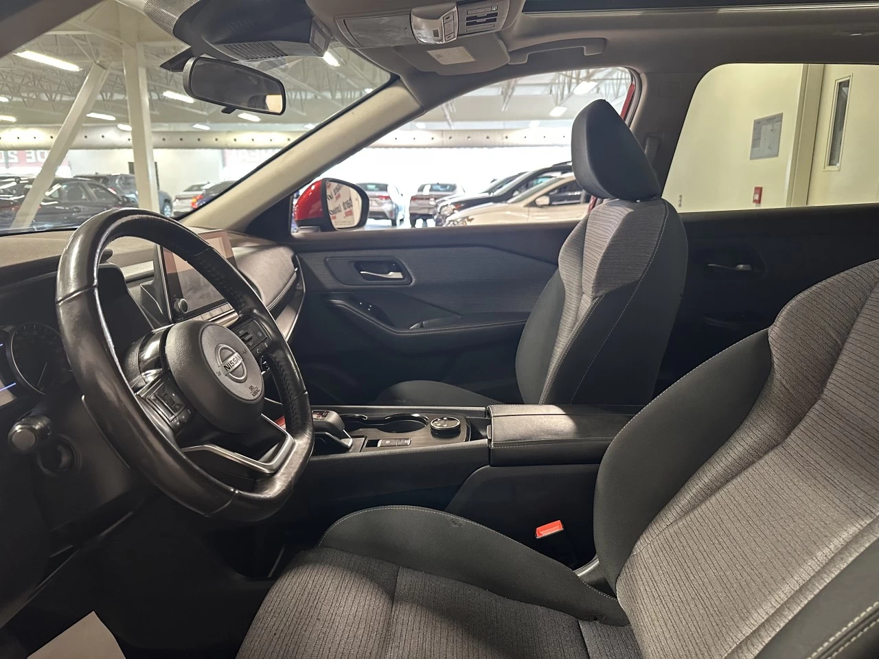 2021 Nissan Rogue
                                                    SV Image principale