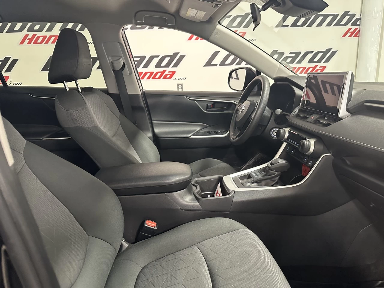 2024 Toyota RAV4 LE Image principale