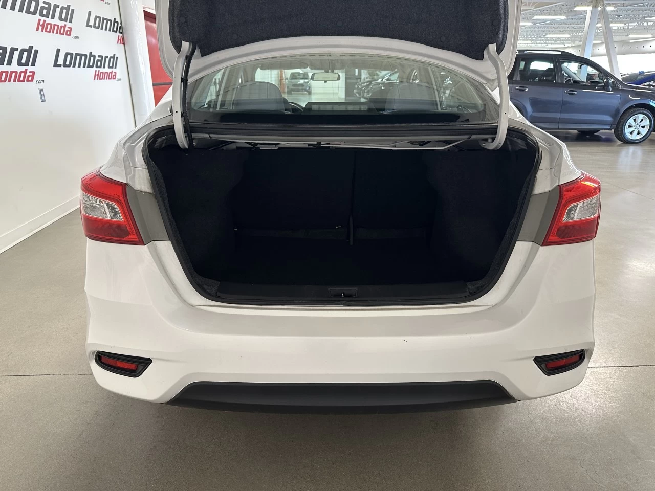 2018 Nissan Sentra
                                                    SV Image principale