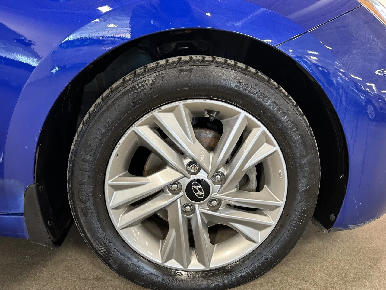 2020 Hyundai Elantra Preferred w/Sun & Safety Package https://www.lombardihonda.com/resize/b990ff35b810a3abc0cc817b2ca24889-1