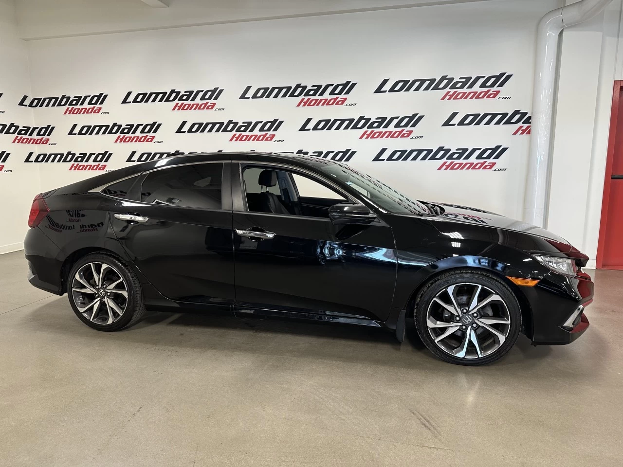 2020 Honda Civic
                                                    Touring Main Image