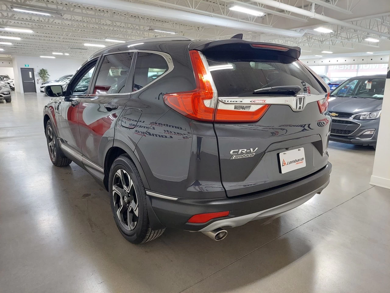 2019 Honda CR-V
                                                    Touring Main Image