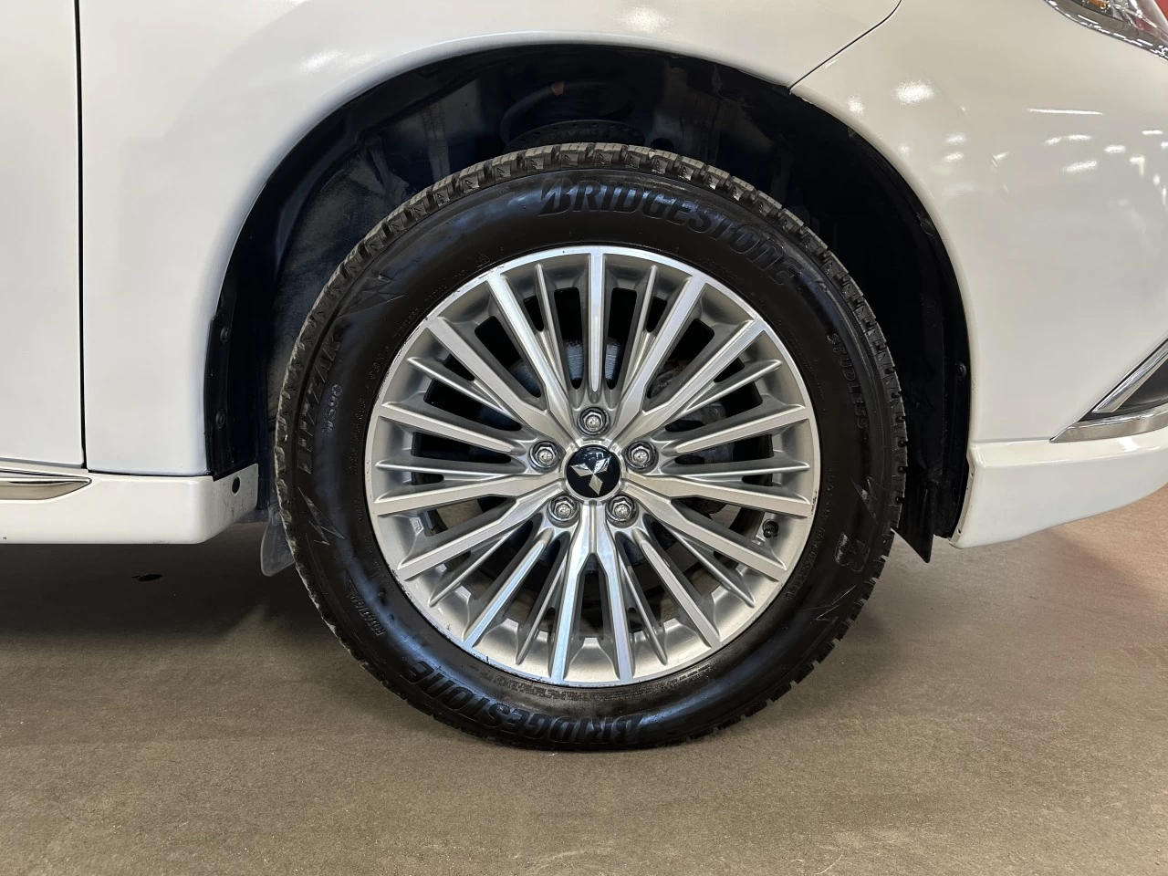 2019 Mitsubishi Outlander PHEV PHEV GT https://www.lombardihonda.com/resize/b990ff35b810a3abc0cc817b2ca24889-1
