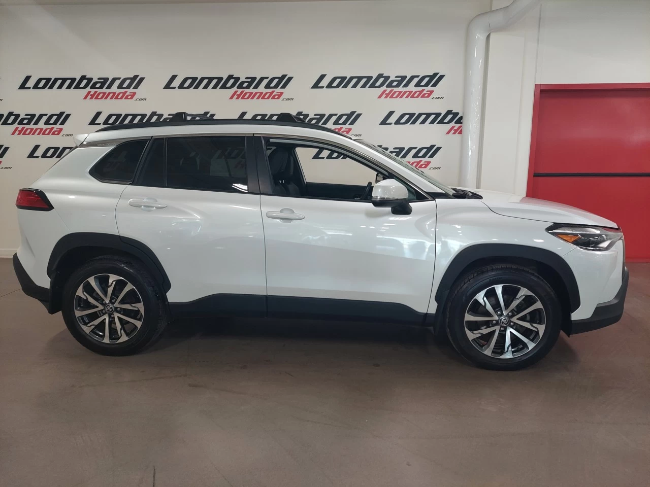 2022 Toyota Corolla Cross
                                                    XLE Main Image