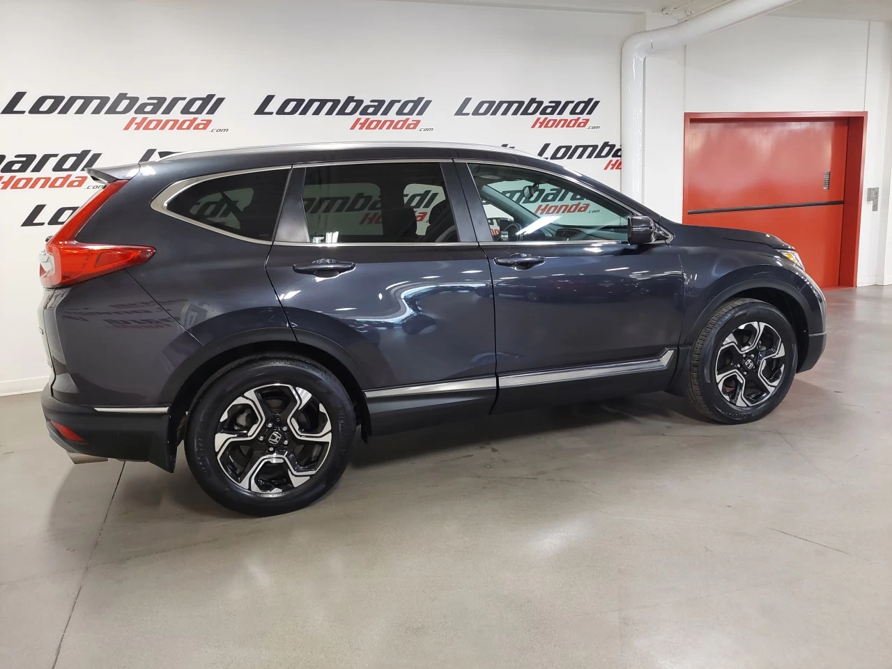 2019 Honda CR-V
                                                    Touring Main Image