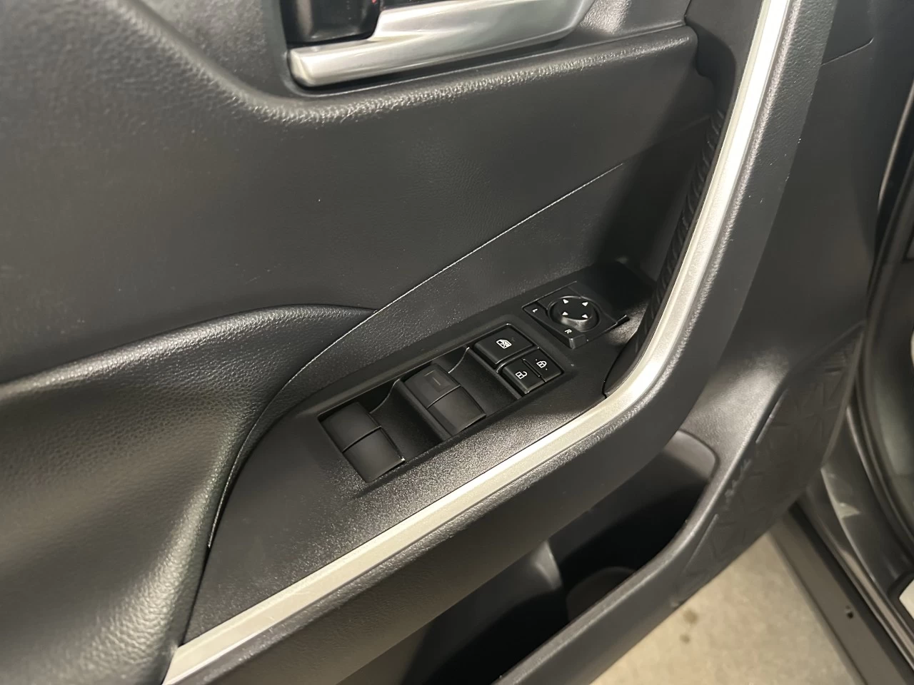 2021 Toyota RAV4 XLE https://www.lombardihonda.com/resize/b990ff35b810a3abc0cc817b2ca24889-1