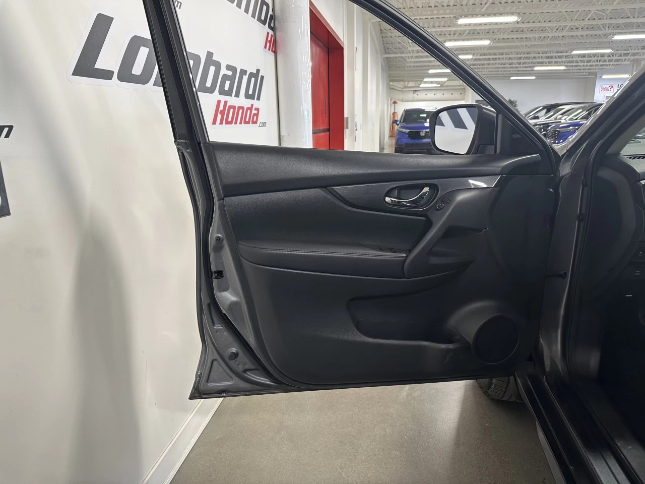 2018 Nissan Rogue SV Image principale