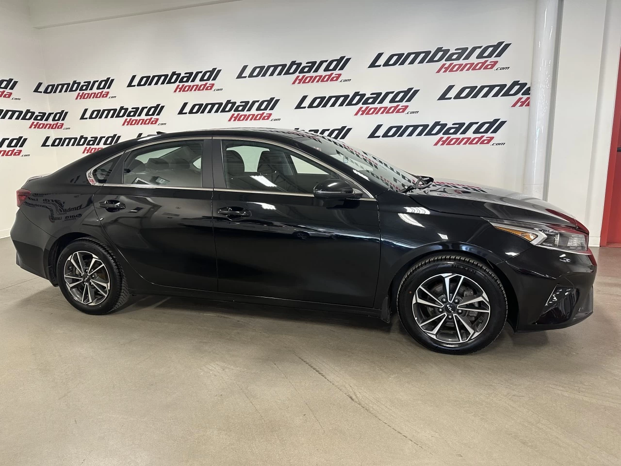 2023 Kia Forte EX Image principale
