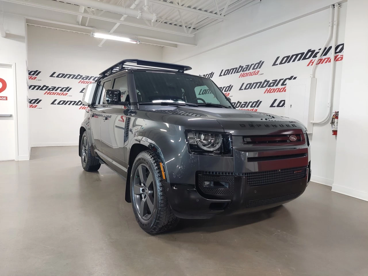 2023 Land Rover Defender
                                                    110 P400 X-Dynamic SE Carpathian Grey Image principale