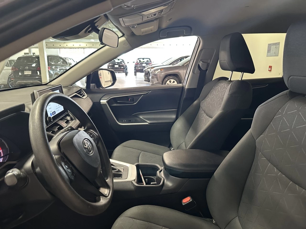 2023 Toyota RAV4 LE Image principale