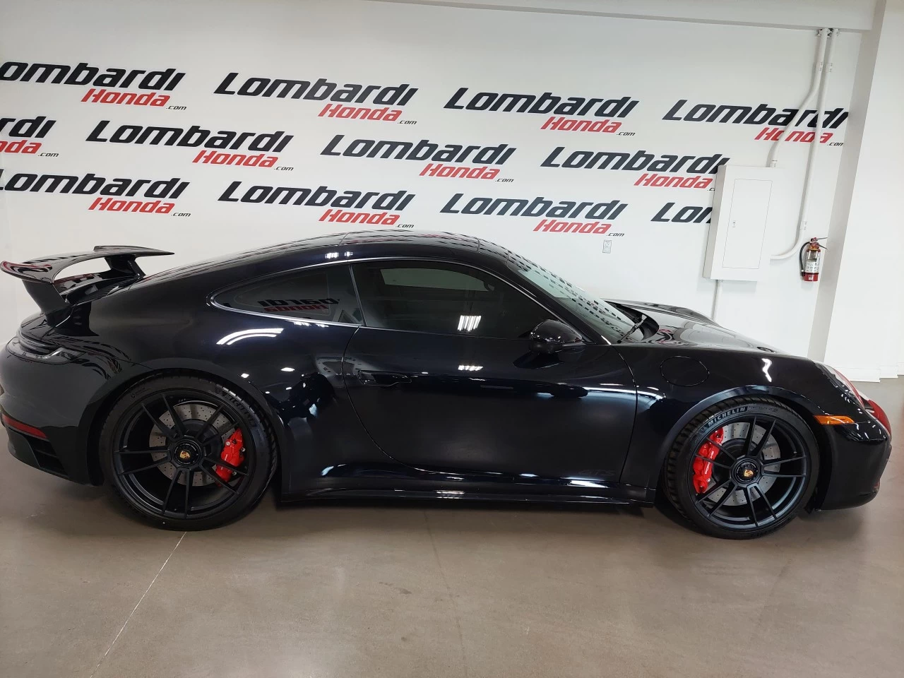 2024 Porsche 911
                                                    CARRERA 4 GTS Image principale