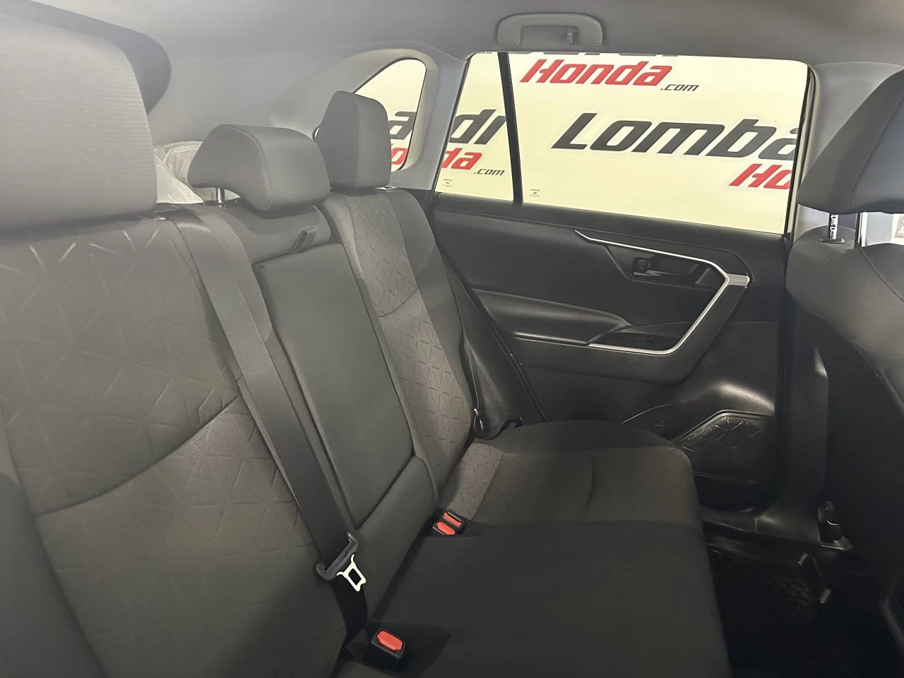 2023 Toyota RAV4
                                                    LE Image principale