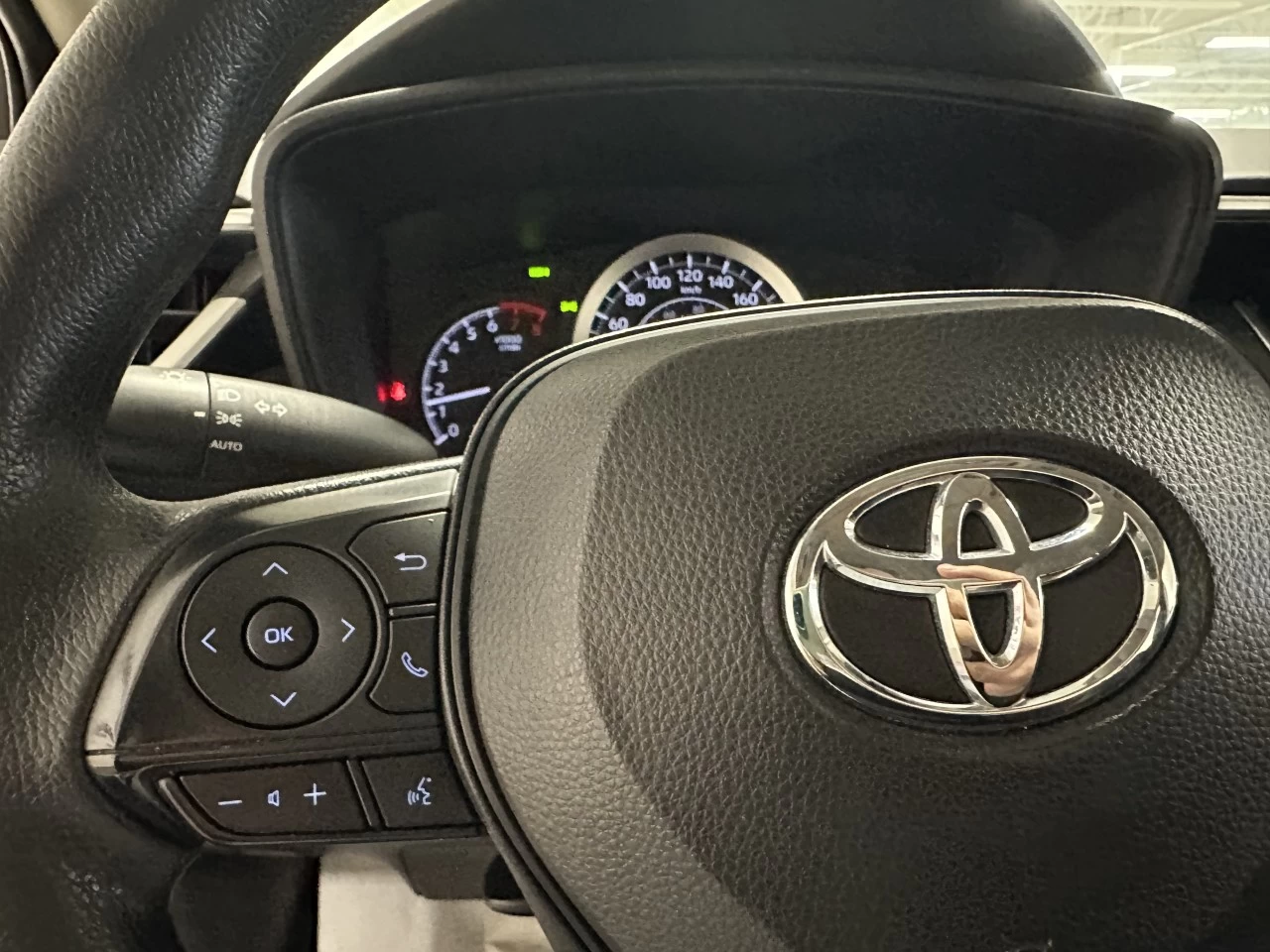 2022 Toyota Corolla
                                                    LE Main Image
