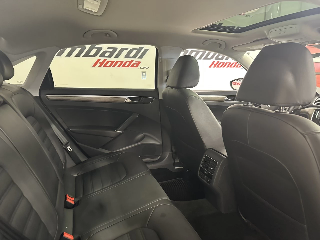 2017 Volkswagen Passat Highline Main Image