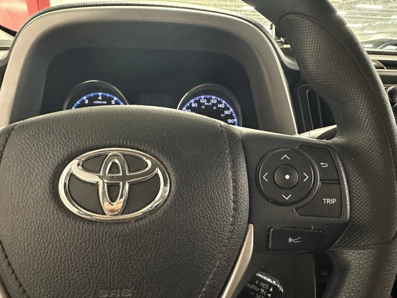 2018 Toyota RAV4
                                                    LE Main Image