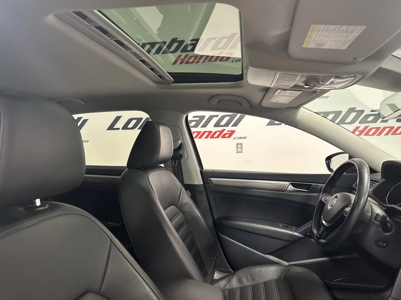 2017 Volkswagen Passat Highline Main Image