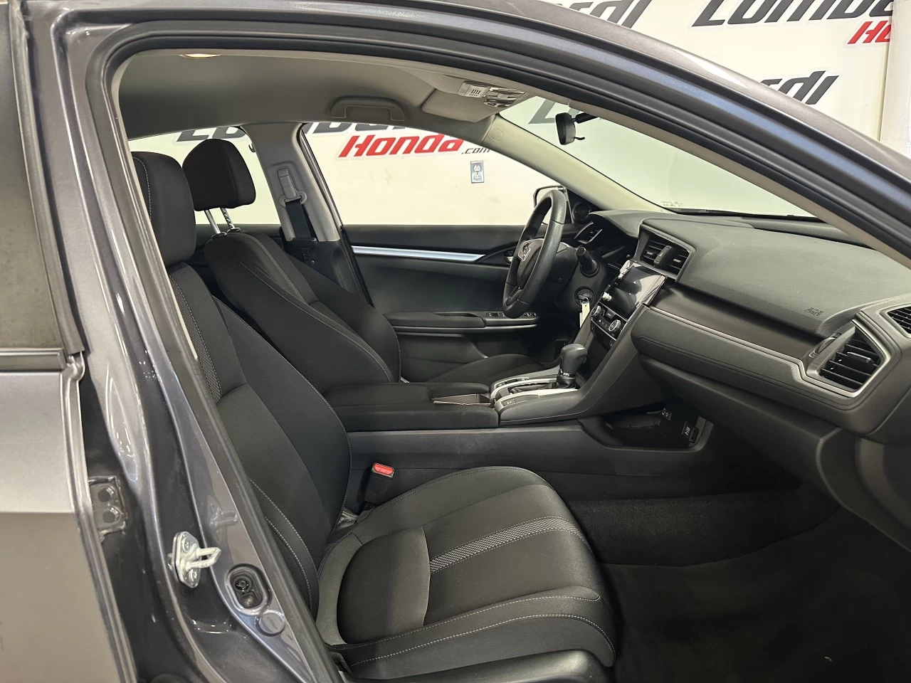 2021 Honda Civic LX Image principale