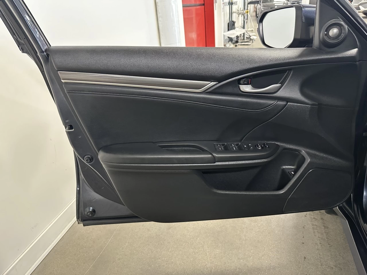 2019 Honda Civic
                                                    Touring Main Image