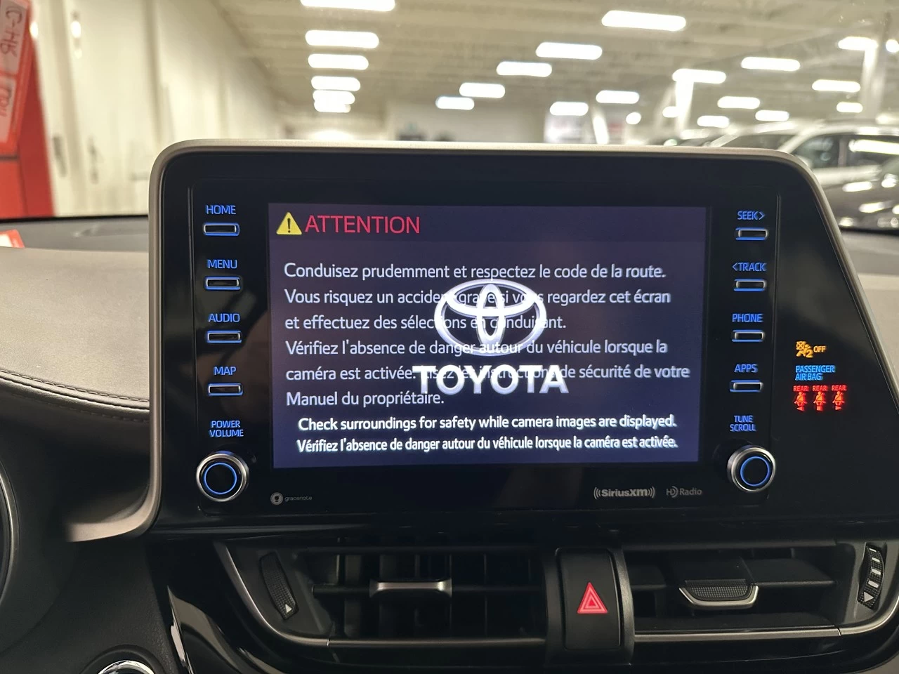 2020 Toyota C-HR XLE Image principale