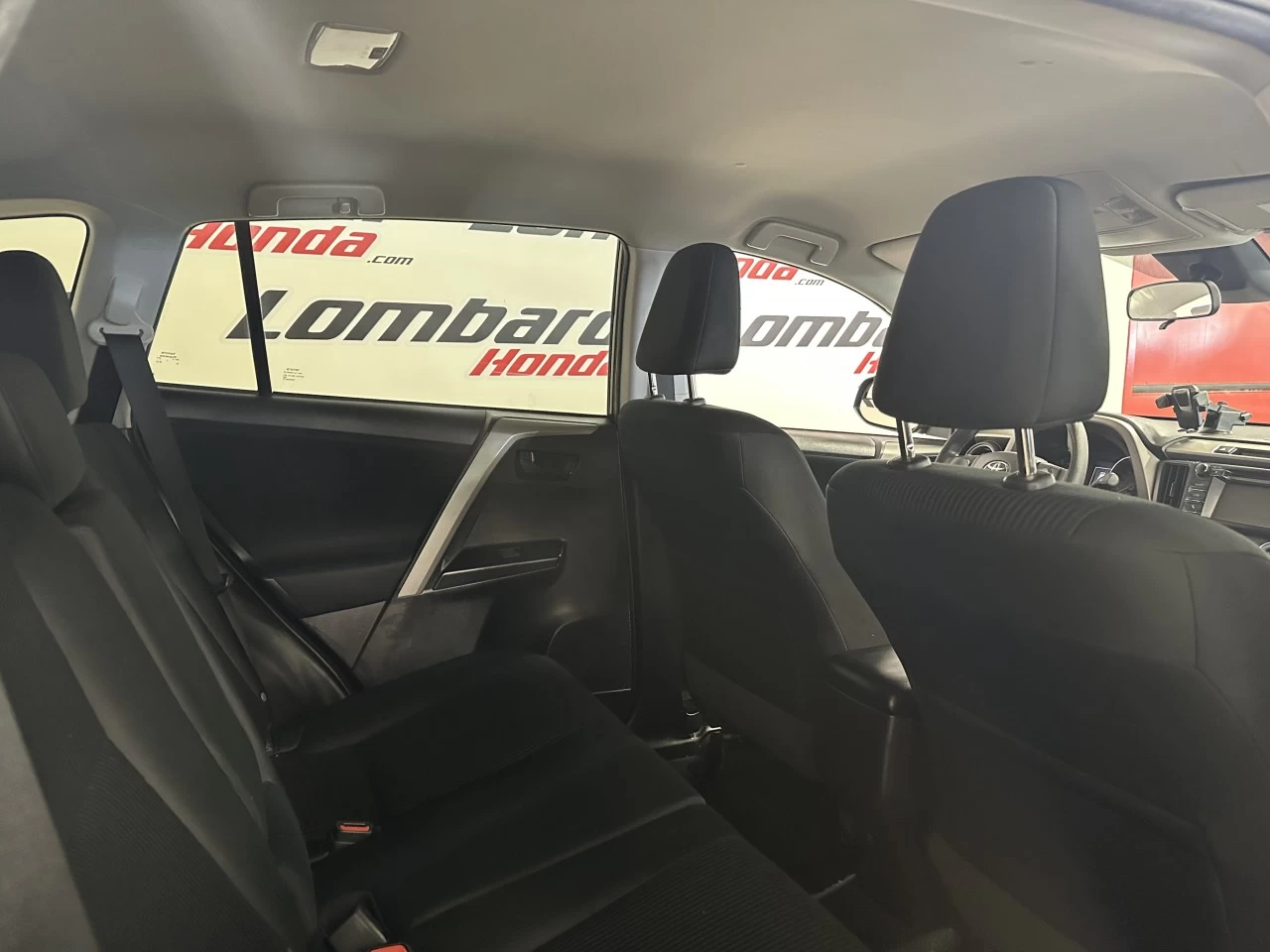 2018 Toyota RAV4
                                                    LE Main Image