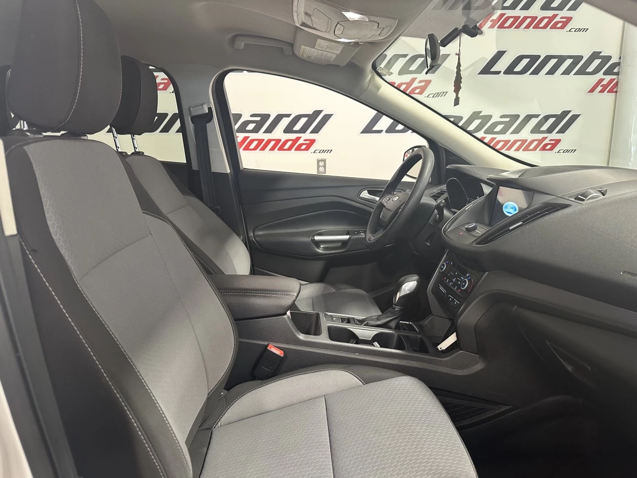 2019 Ford Escape
                                                    SE Image principale