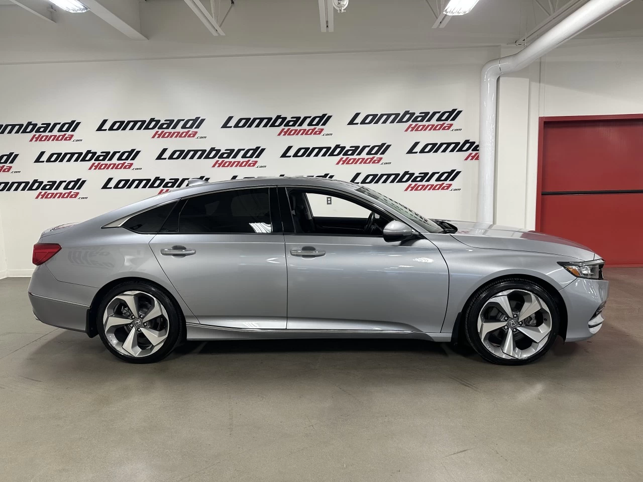 2018 Honda Accord
                                                    Touring Image principale