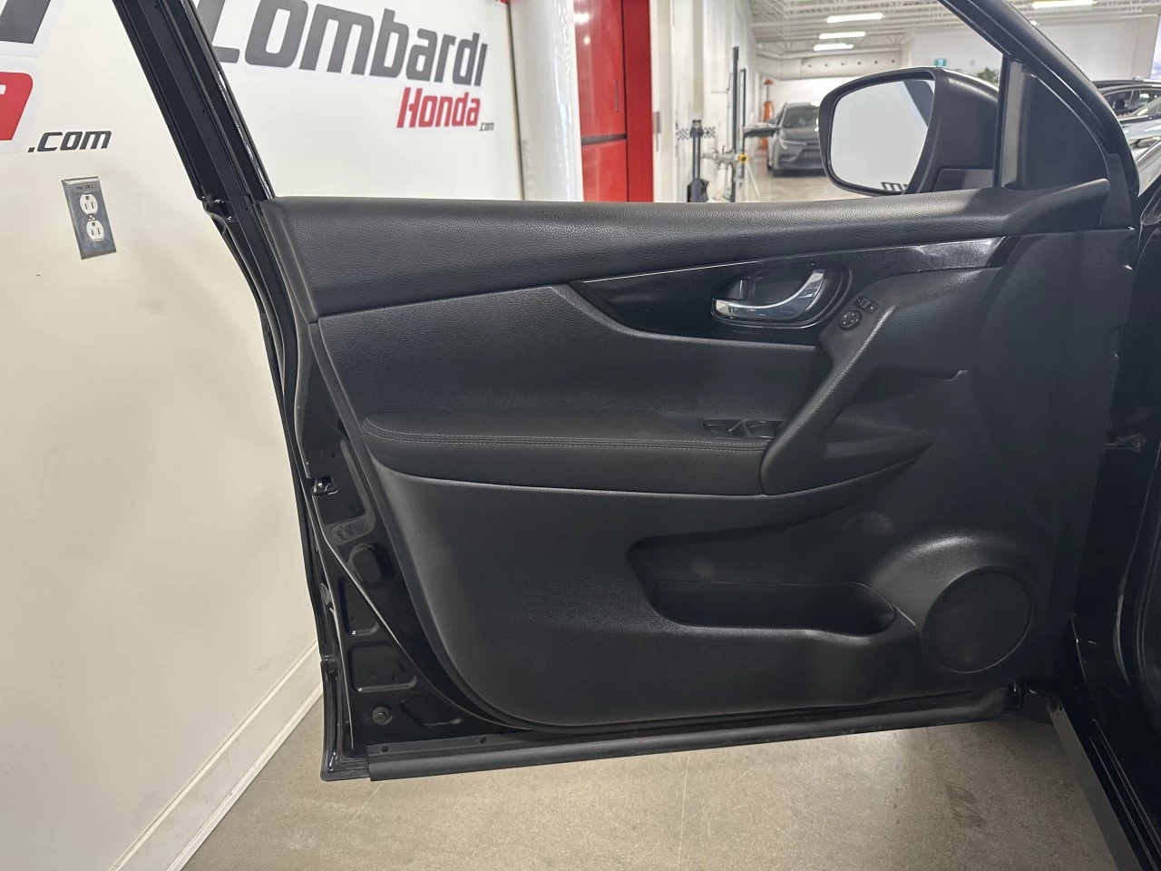 2018 Nissan Qashqai
                                                    SV Main Image