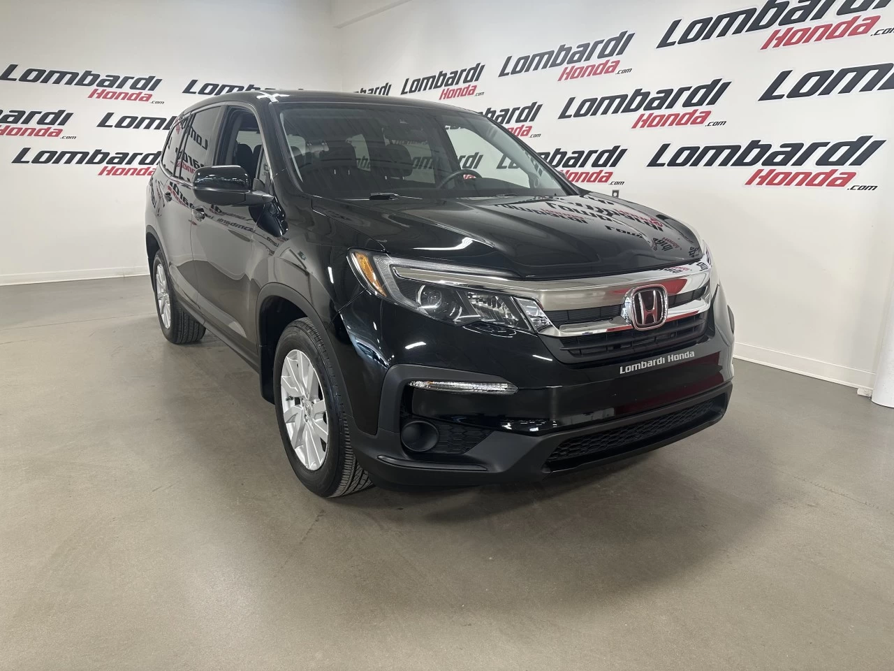 2021 Honda Pilot LX https://www.lombardihonda.com/resize/b990ff35b810a3abc0cc817b2ca24889-1
