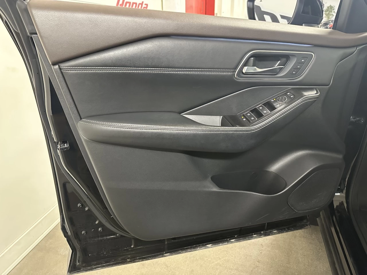2022 Nissan Rogue Platinum Main Image