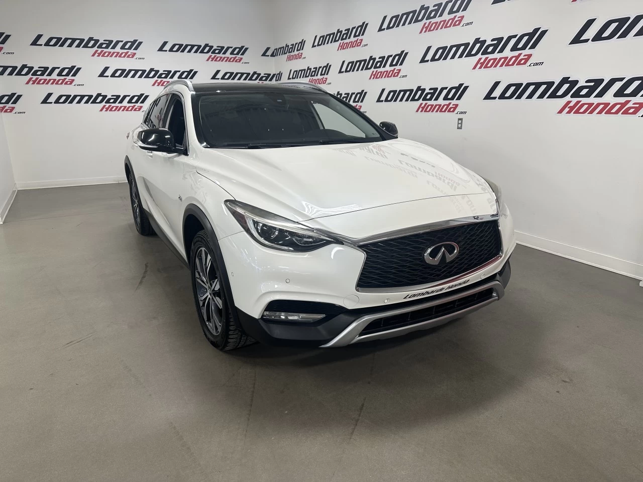 2017 INFINITI QX30 AWD 4dr Image principale