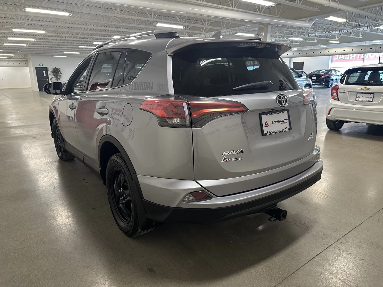 2018 Toyota RAV4 LE Image principale