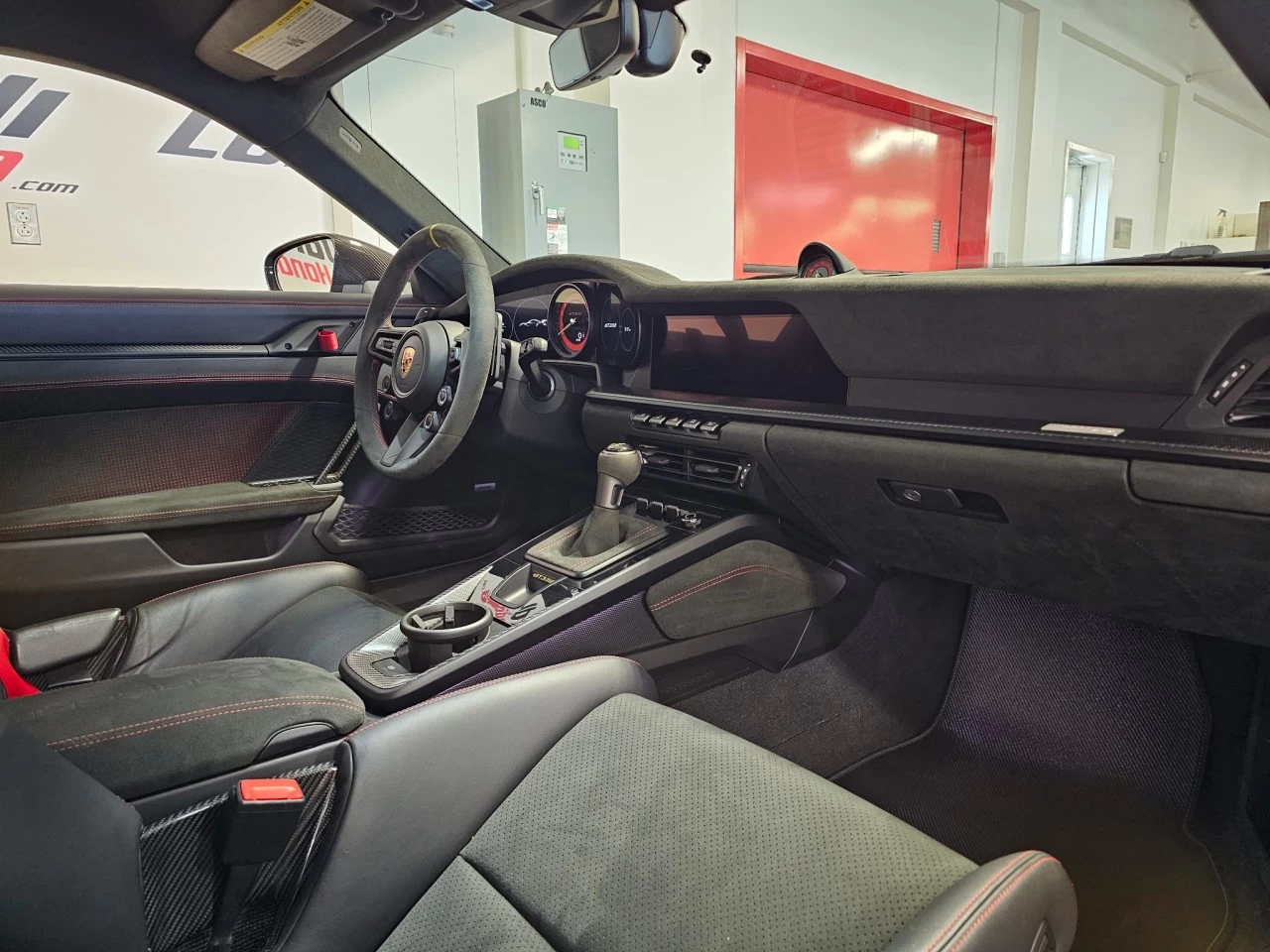 2024 Porsche 911 GT3 RS https://www.lombardihonda.com/resize/b990ff35b810a3abc0cc817b2ca24889-1