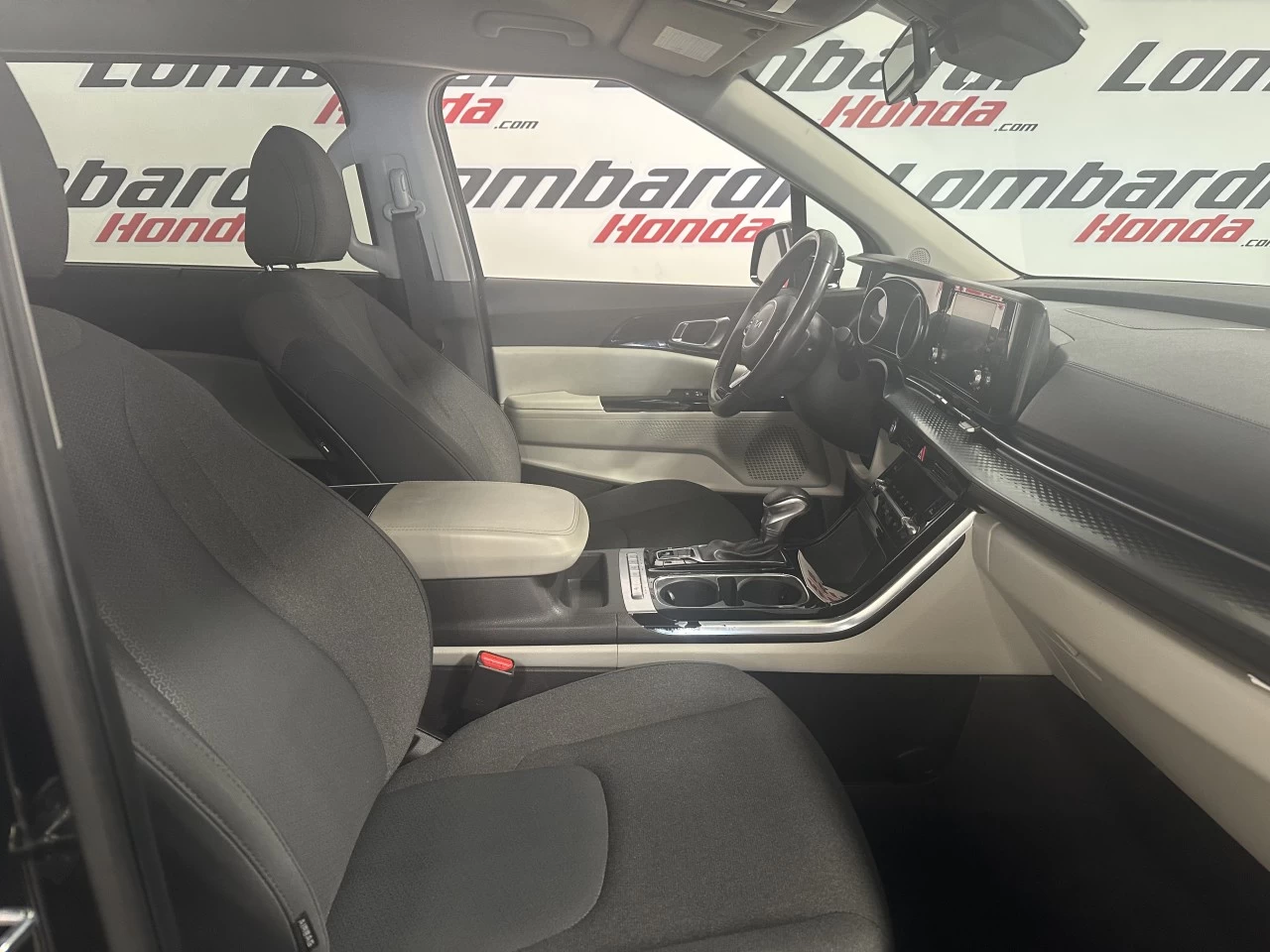2024 Kia Carnival LX+ Main Image