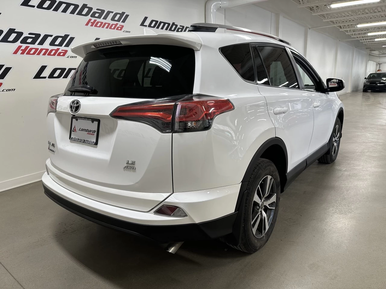 2018 Toyota RAV4 LE Main Image