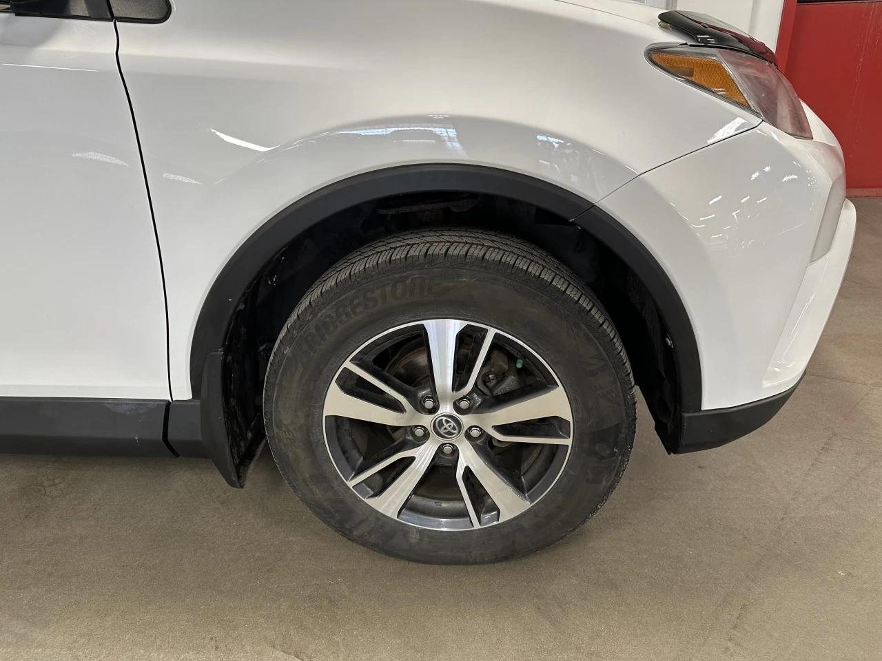 2018 Toyota RAV4 LE Main Image