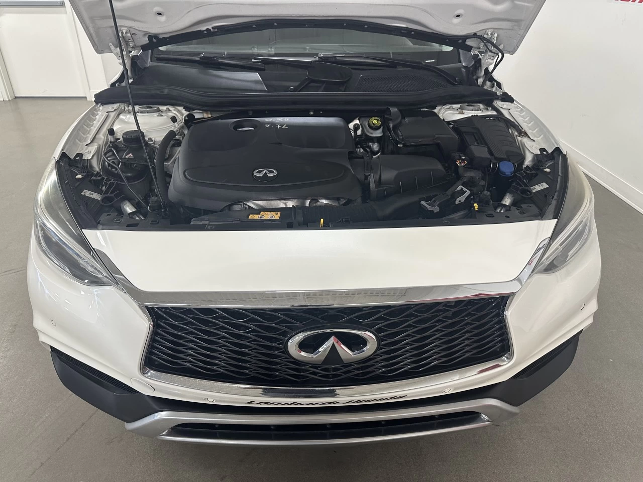 2017 INFINITI QX30 AWD 4dr Image principale