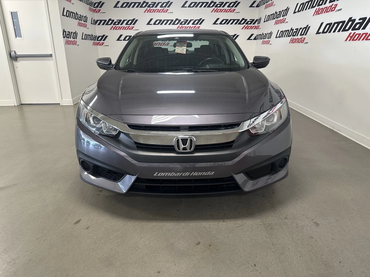 2018 Honda Civic SE https://www.lombardihonda.com/resize/b990ff35b810a3abc0cc817b2ca24889-1