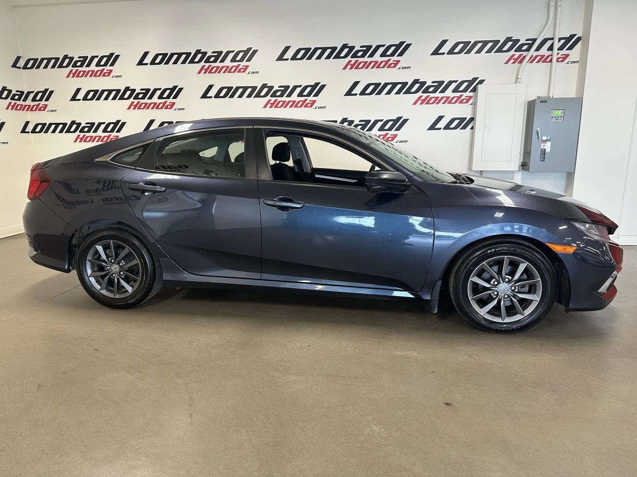 2021 Honda Civic
                                                    EX Main Image