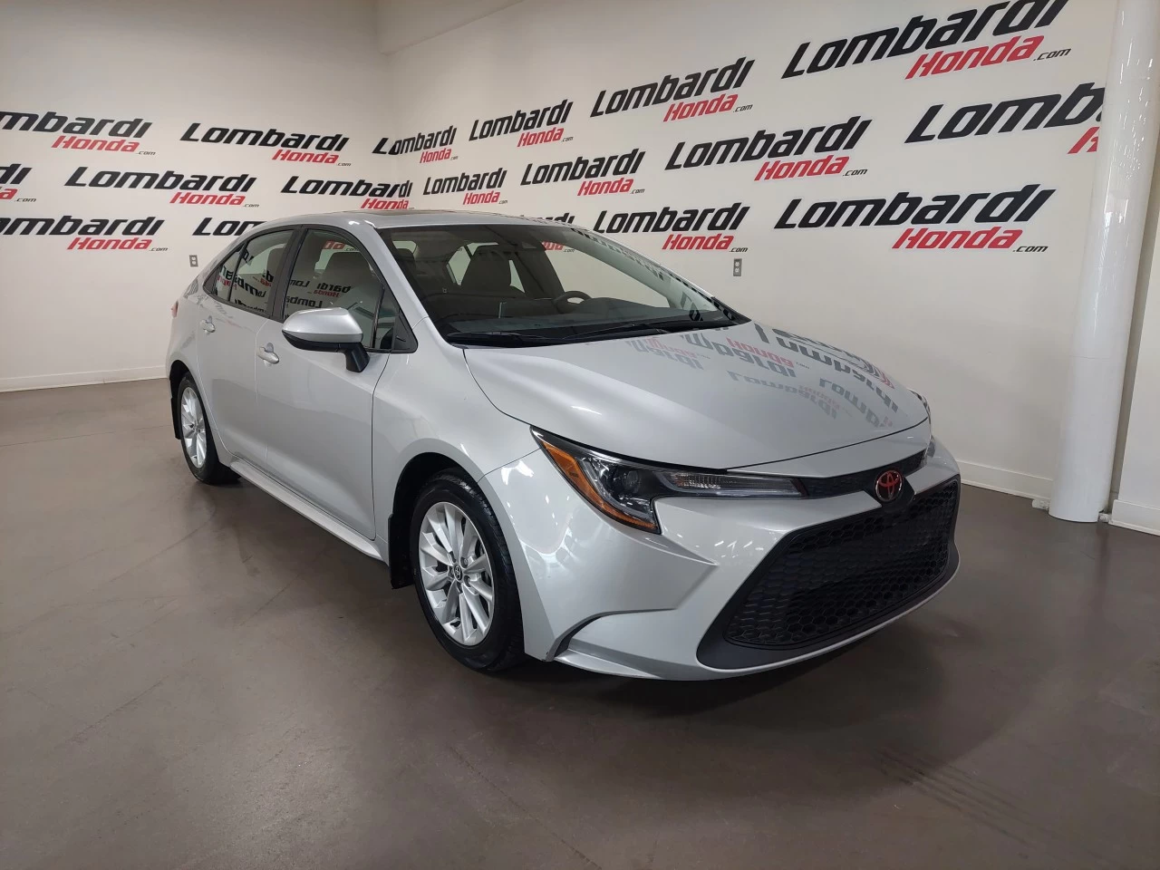2021 Toyota Corolla
                                                    LE Image principale