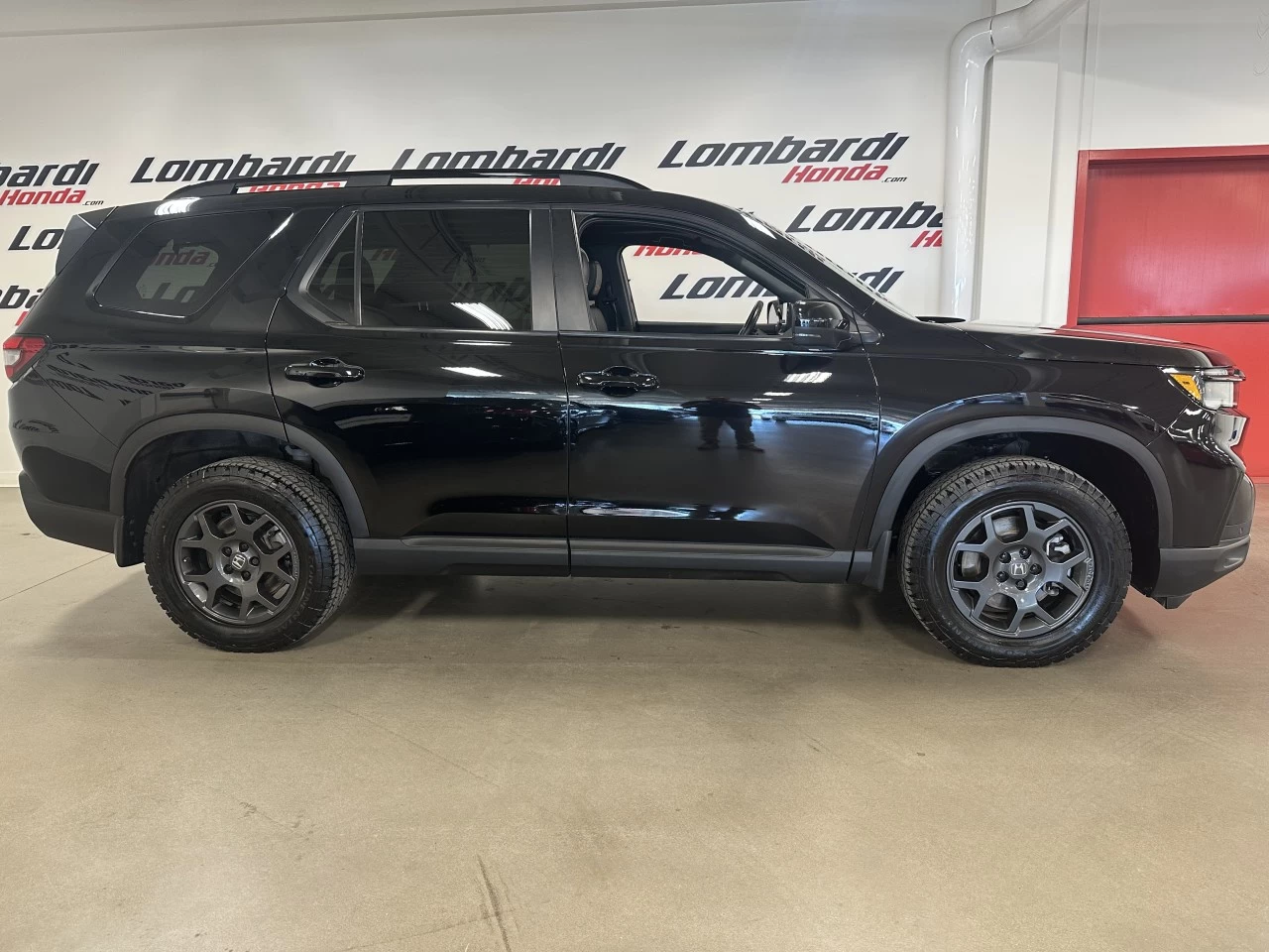 2023 Honda Pilot TrailSport https://www.lombardihonda.com/resize/b990ff35b810a3abc0cc817b2ca24889-1