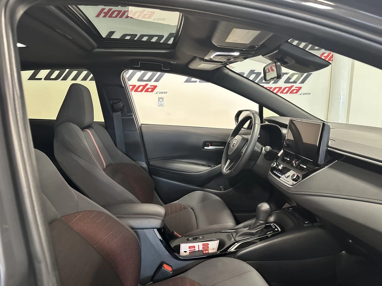 2024 Toyota Corolla
                                                    Hybrid Image principale