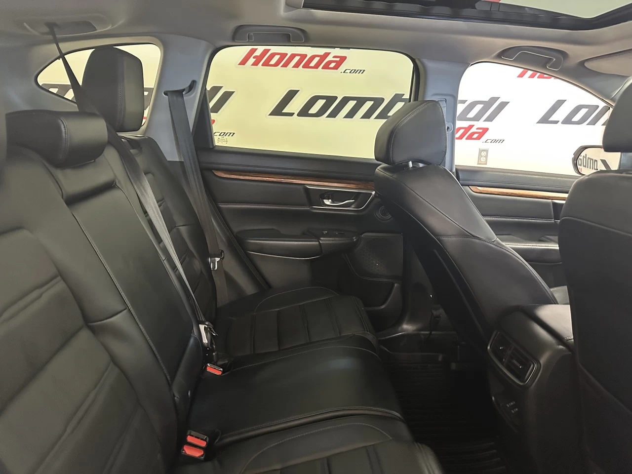2017 Honda CR-V
                                                    Touring Main Image